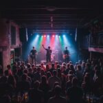 Koncert kameralny w klubie – czym różni się od dużego eventu